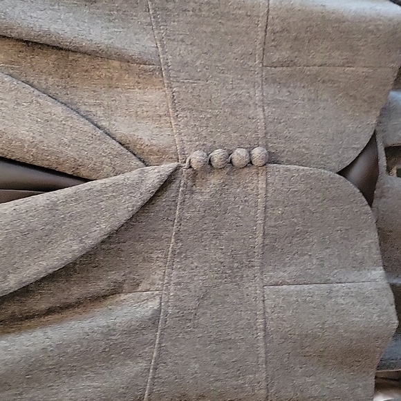 Adrienne Vista dining Suit - Picture 3 of 13